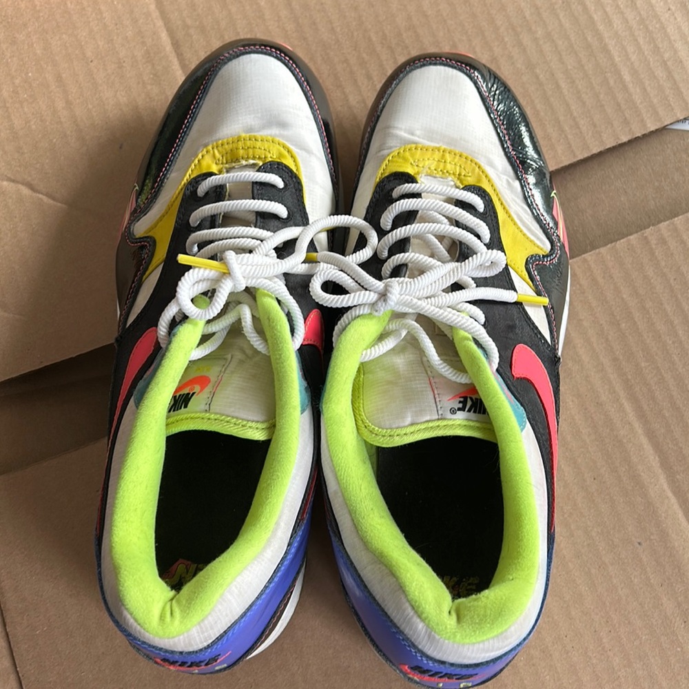 Colorful Nike air sneakers in good condition